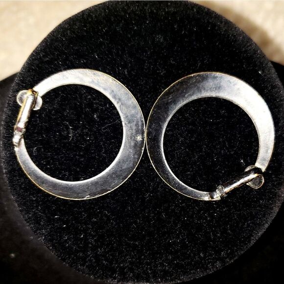 Vintage | Gold Floral Engraved Hoop Earrings - Picture 2 of 2